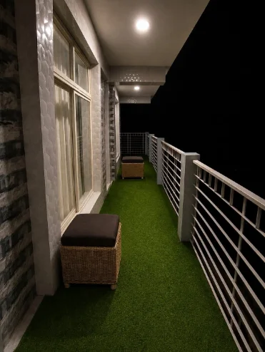 The deck / seating